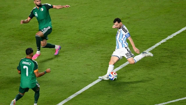 Messi shooting against Algeria