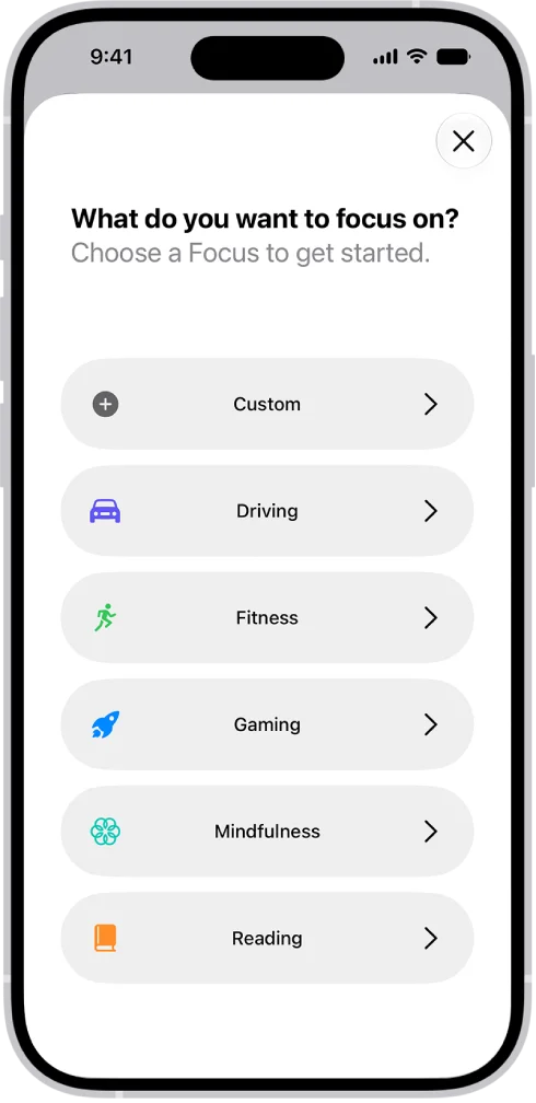 专注模式的新建界面，列出 Custom、Driving、Fitness、Gaming、Mindfulness、Reading 六个可添加的情境
