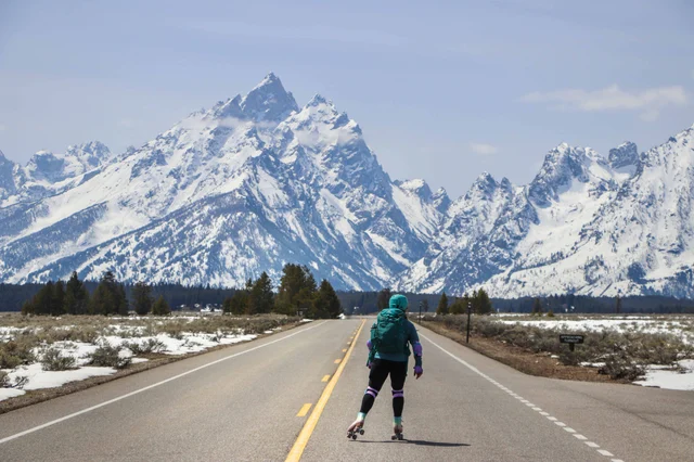 春季封闭机动车期间的 Teton Park Road