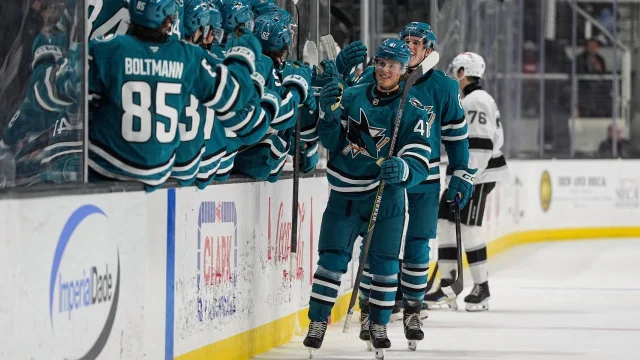Ivar Stenberg in teal jersey on the San Jose bench during the 2026 Rookie Faceoff