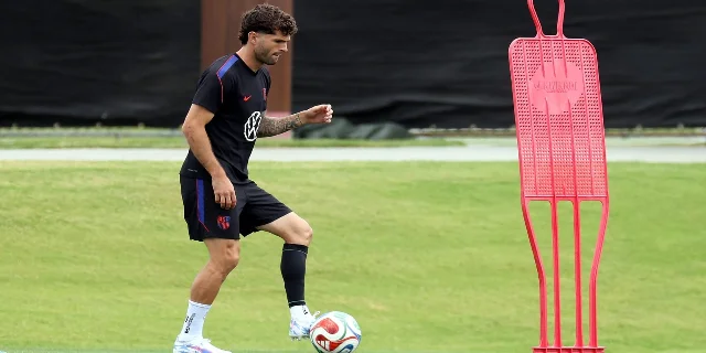 Christian Pulisic working with the USA group