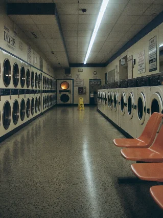 🌙 3 a.m. Laundromat