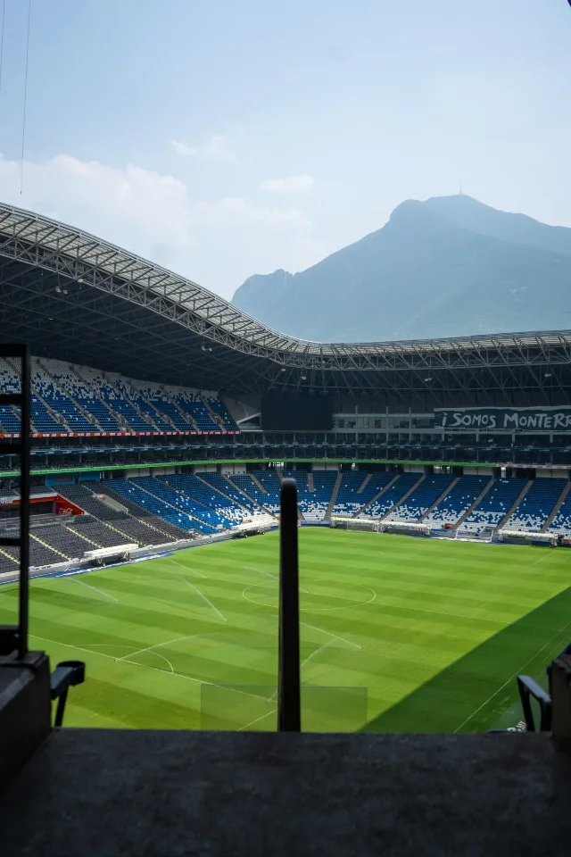 Estadio Monterrey 内场与山景