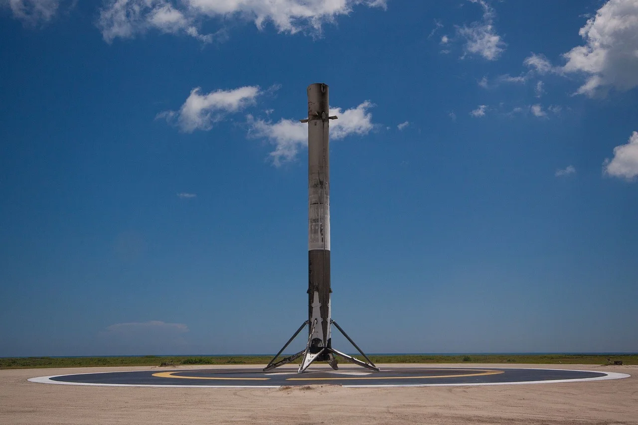 马斯克动态简报|Starship 改写人类命运,政治炮火密集,财报分析分歧大