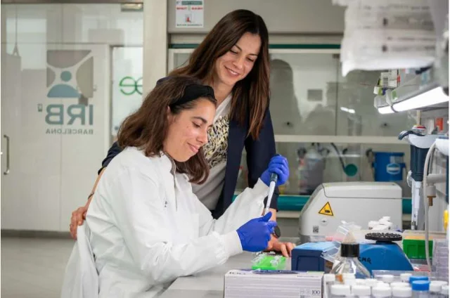 Inés M. García-Pérez (left) and Dr. Cristina Mayor-Ruiz (right), co-investigators on the KRAS G12V PROTAC study from IRB Barcelona