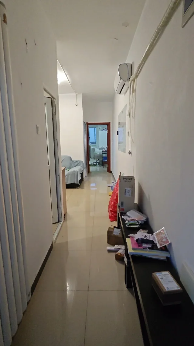北语家属院一居室室内通道实拍图