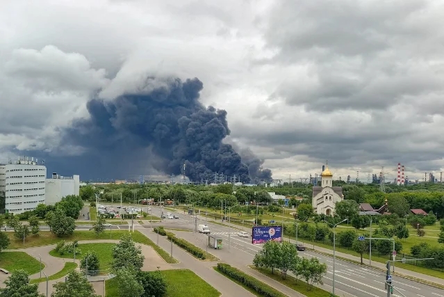 Smoke from a Moscow oil refinery