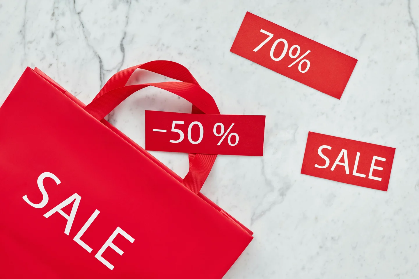 Nike 骑士鞋直降 550 元,618 三平台今日全线开枪