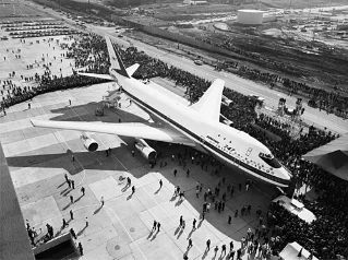 Boeing 747: the engineering gamble that built the wide-body age