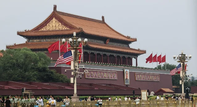 北京天安门广场悬挂中美两国国旗,迎接特朗普与习近平峰会,2026 年 5 月 14 日