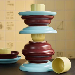 Issue 7: a $9.99 tableware set that's better than it has any right to be, a $15 desk lamp with a dimmer, and three more finds for small spaces