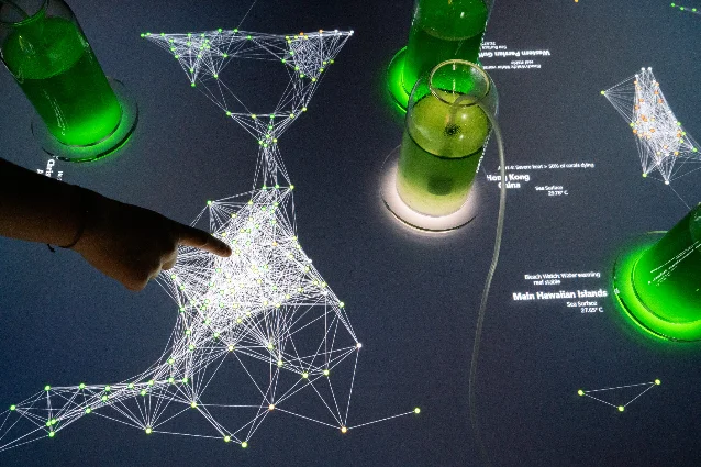 FadingColours links living algae vessels to coral-reef data