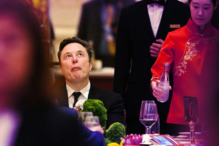 🤡 AI梗图精选 第19期 · Musk开溜法庭、Grok练巫术、Jensen去支线吃面