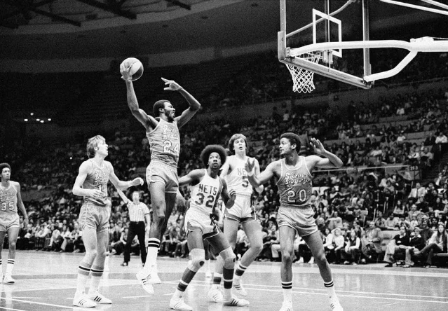 Spirits of St. Louis vs. New York Nets, 1975 ABA game action