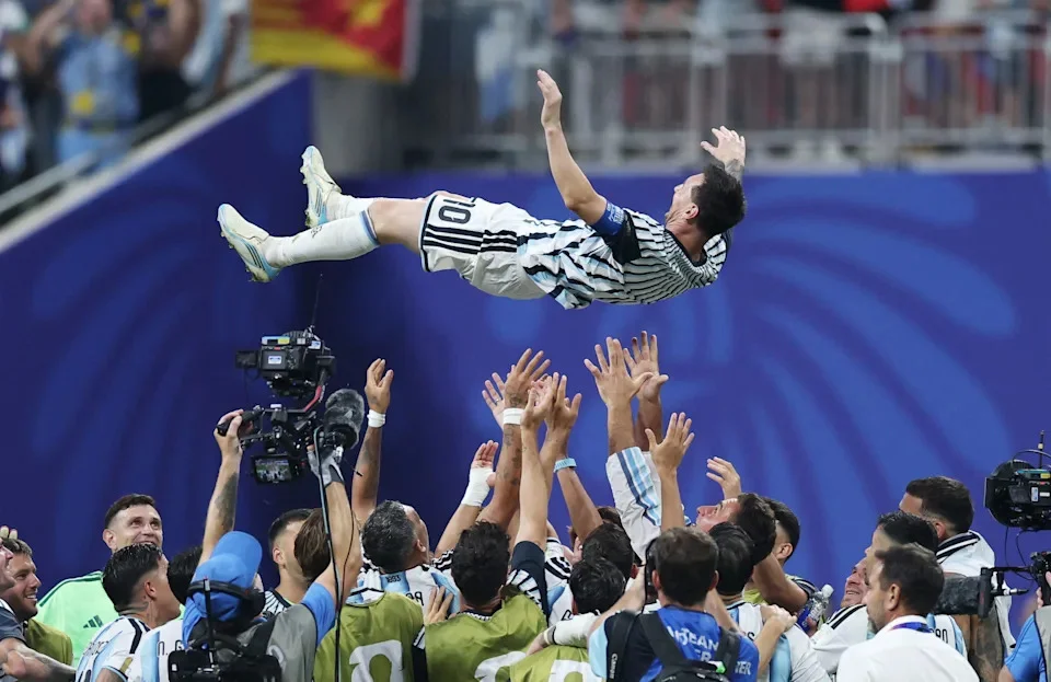 Messi Watch: Same XI, England waiting