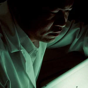 Fu-Kuen Lin examining X-ray film to identify the EPO gene, 1983