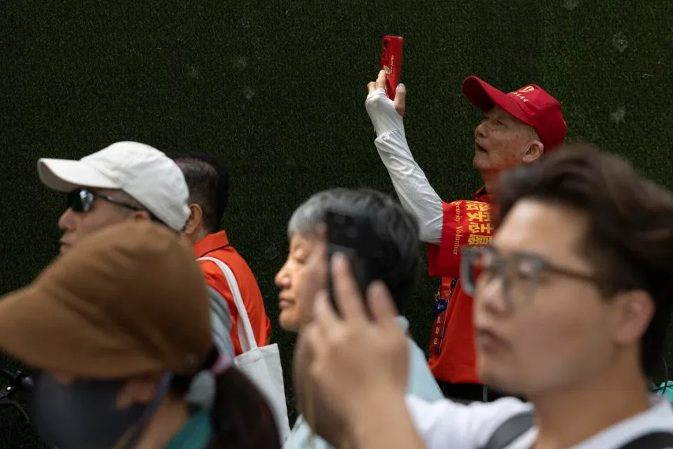 🎏 AI梗图精选 第17期 · 莫奈被骂AI垃圾、地精进化论、豆包欠你600块