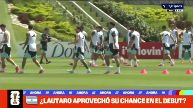 Gonzalo Montiel trains on the field before Austria
