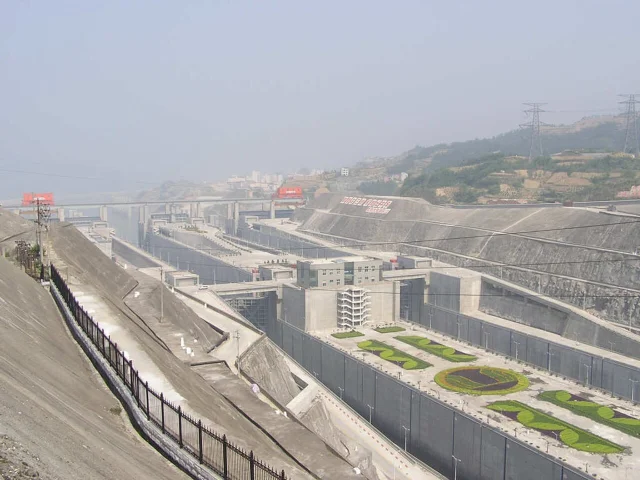 The five-step ship locks at Three Gorges Dam, showing the parallel staircase of lock chambers each 280m × 35m × 5m, capable of transiting 10,000-tonne vessels