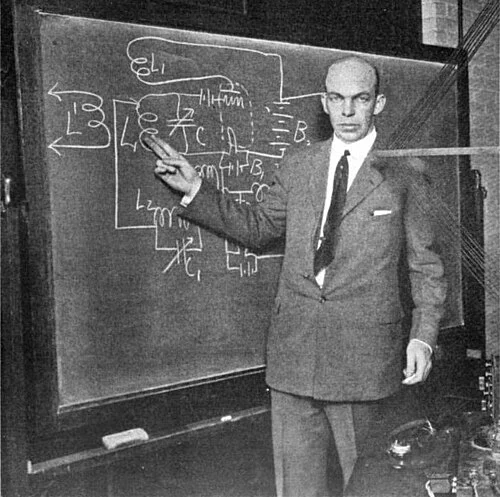 Edwin Armstrong at the blackboard, 1922