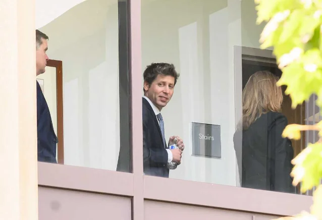 Sam Altman 抵达 Oakland 联邦法院