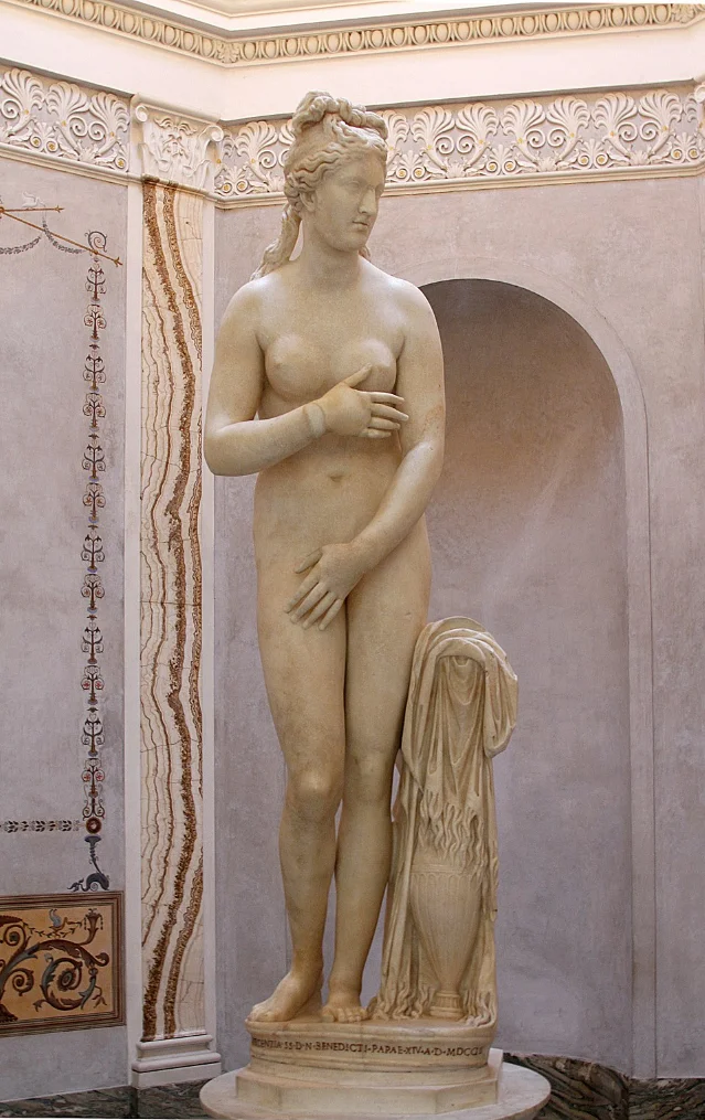 The Capitoline Venus (Musei Capitolini, Rome) — Antonine period Roman marble, the two-handed variant of the pudica pose, set in an arched niche