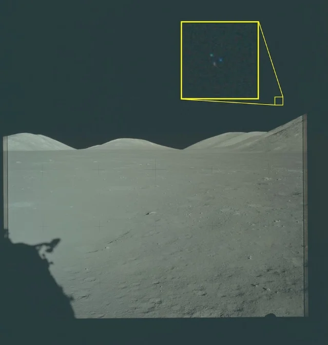 Apollo 17 月球 UAP 照片 VM6(1972 年),三个点状物呈三角排列于月球天空右下象限(Pentagon 公开档案)