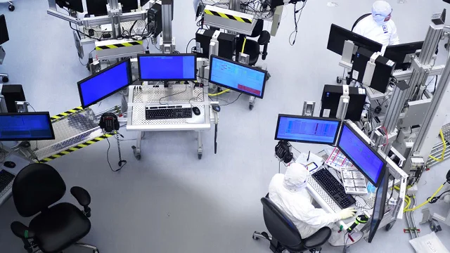 Intel cleanroom manufacturing floor