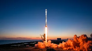 马斯克动态简报｜「Exactly」980万浏览炸裂英国移民风暴、SpaceX IPO今晚定价、TSLA $391盘前承压