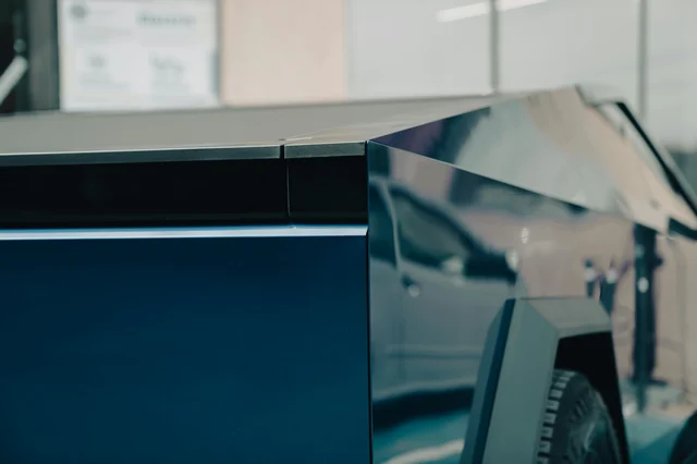 Tesla Cybertruck 车身细节特写