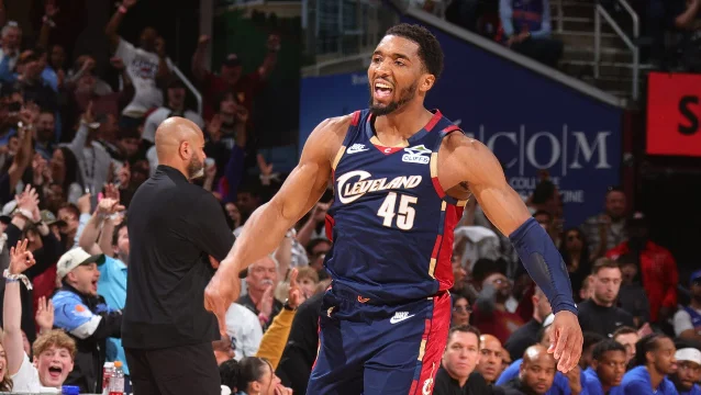 Donovan Mitchell 庆祝骑士 G4 逆转胜利