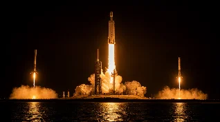 马斯克动态简报｜Falcon Heavy 18 个月后复飞，OpenAI 诉讼站上证人席，SpaceX IPO 倒计时