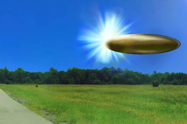主体:晴朗蓝天下的野外草地树林,空中悬浮着一个碟形金色发光 UFO,太阳从 UFO 后方射出星芒|类型:正文配图|质量:中|复用建议:可作为辅助配图