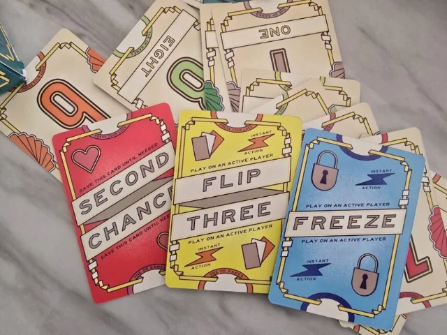 Flip 7 的三种特殊牌：Second Chance、Flip Three 与 Freeze