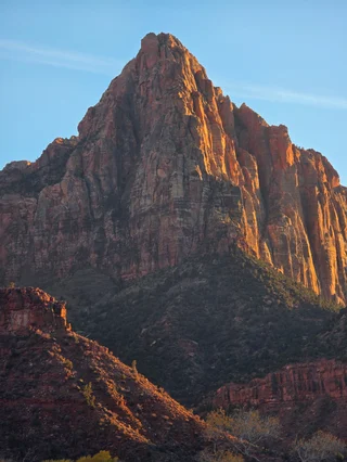 Moonlight Buttress · Zion National Park · 犹他州｜9 段纳瓦霍砂岩劈缝，Honnold 无保护独攀的起点