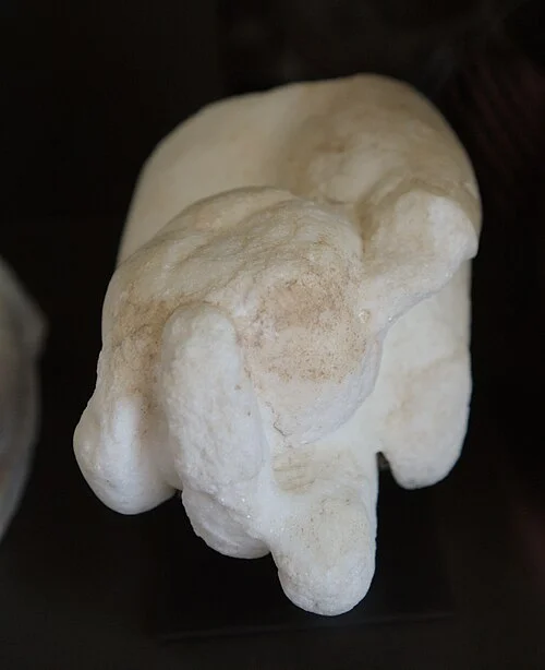Marble fragment: a hand holding an apple, found alongside the Venus de Milo in 1820 and now linked by scientific analysis to the statue