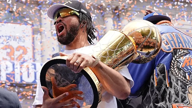 Jalen Brunson at the Knicks parade